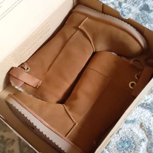 Koolaburra UGGs CHESTNUT size 6
